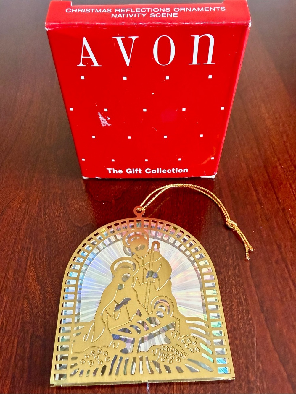 Vintage Avon Christmas Reflections Ornament Nativity Scene Away in a Manger